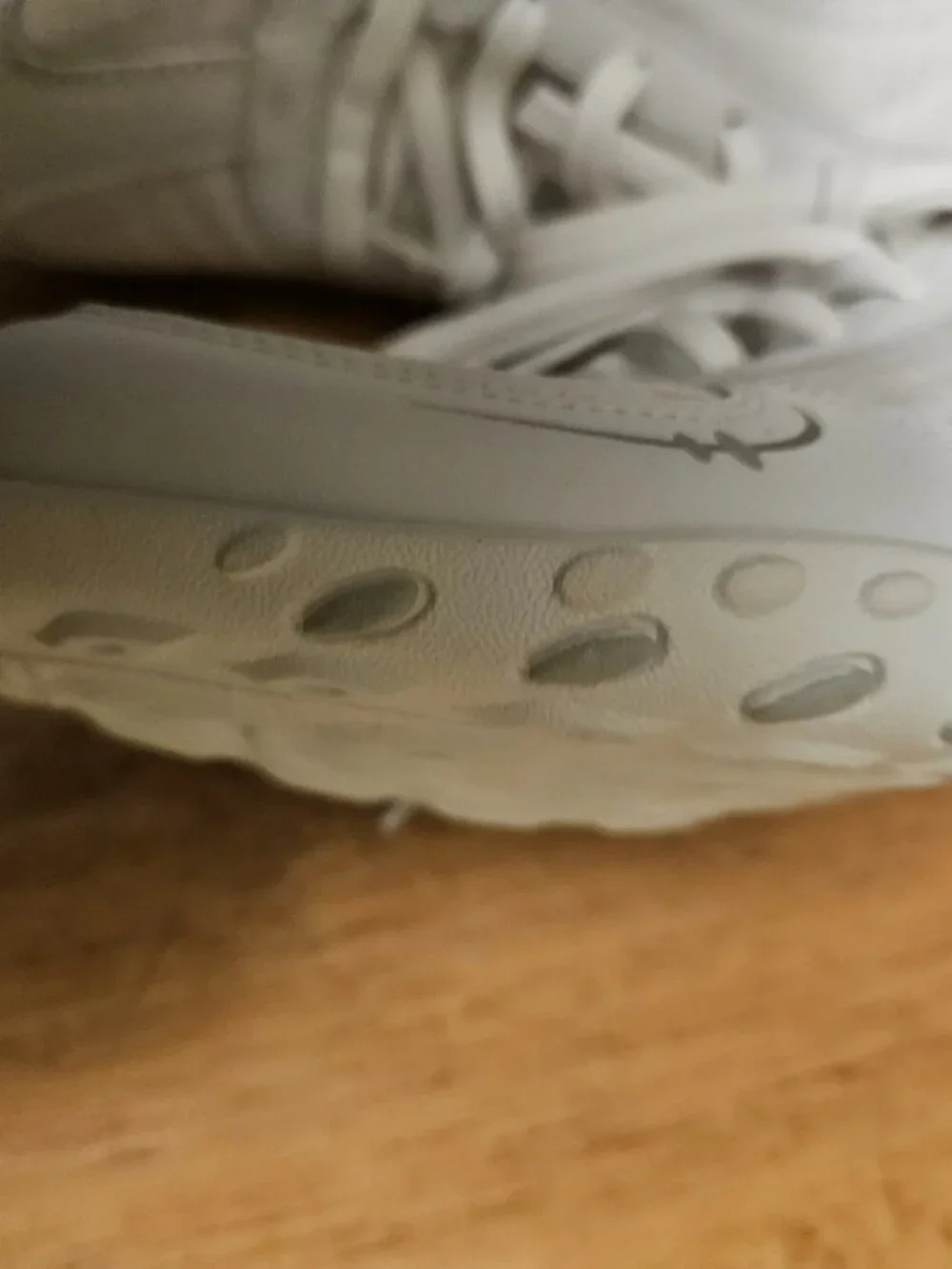 Skechers Relaxed Fit Leather Memory Foam Walking Shoes Womens Size 9 White Gray